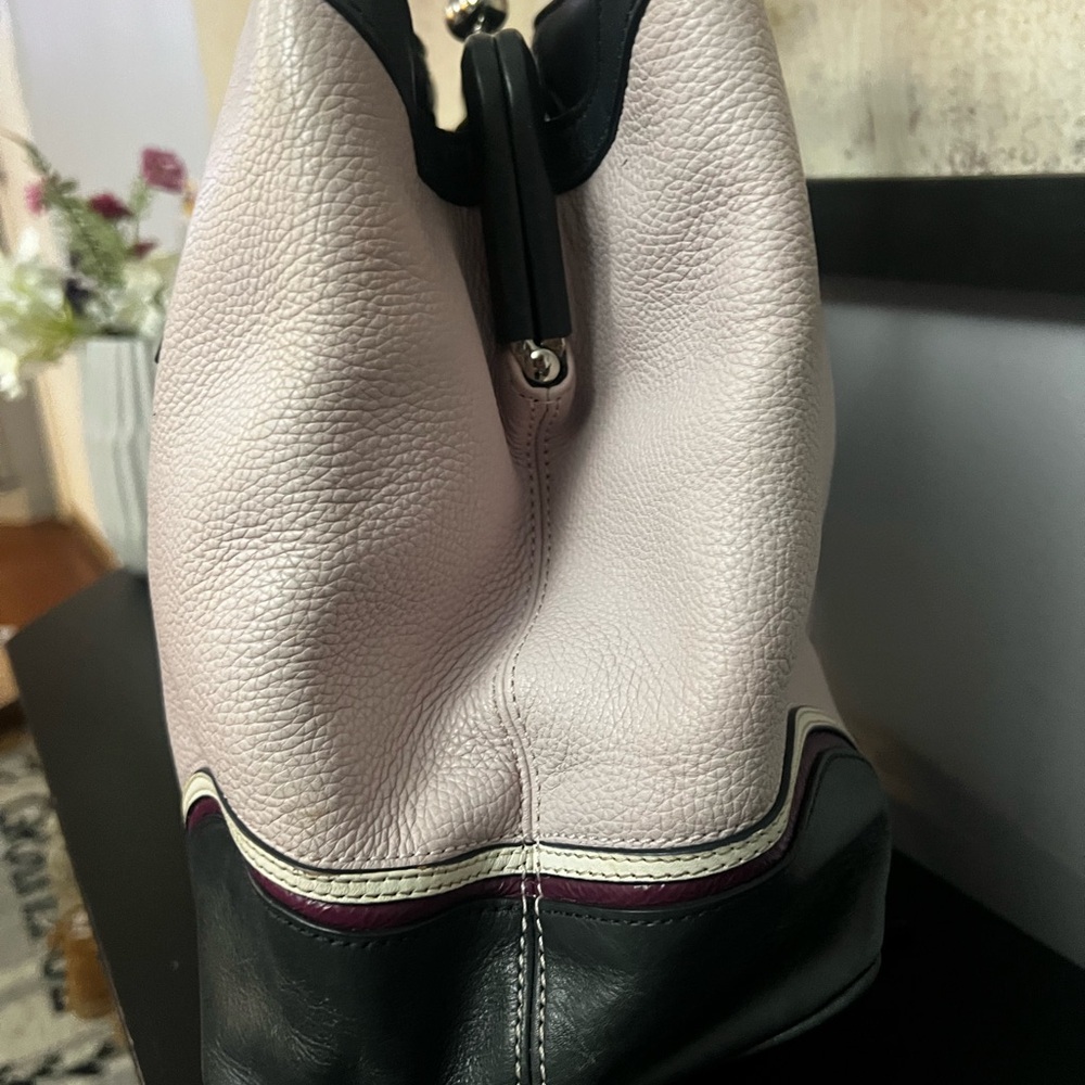 Coach Laura Spectator Shoulder bag With 3 Compartments and Kisslock 2010 - Picture 12 of 14